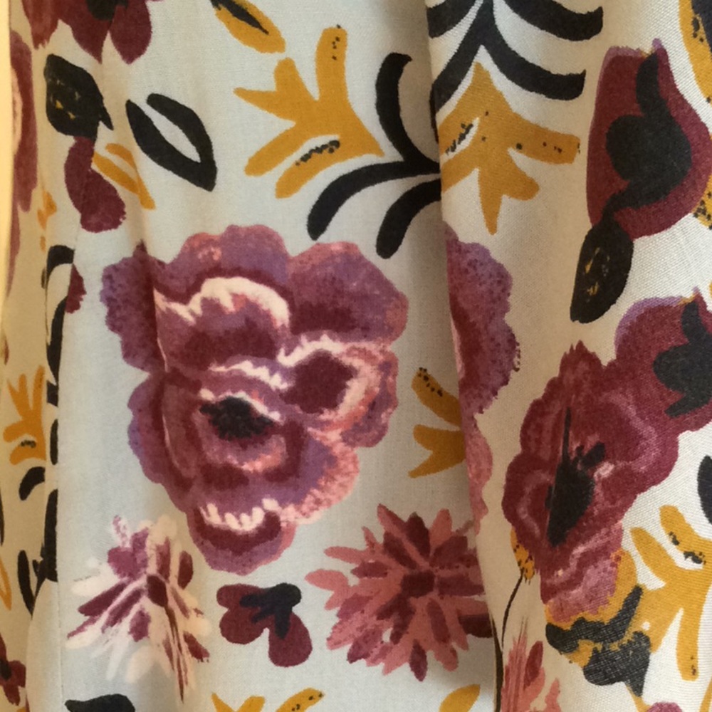 Dress With Flutter Sleeve And Open Back - image 4